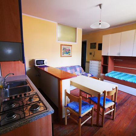 Torres Rojas Apartment Ivrea Bagian luar foto