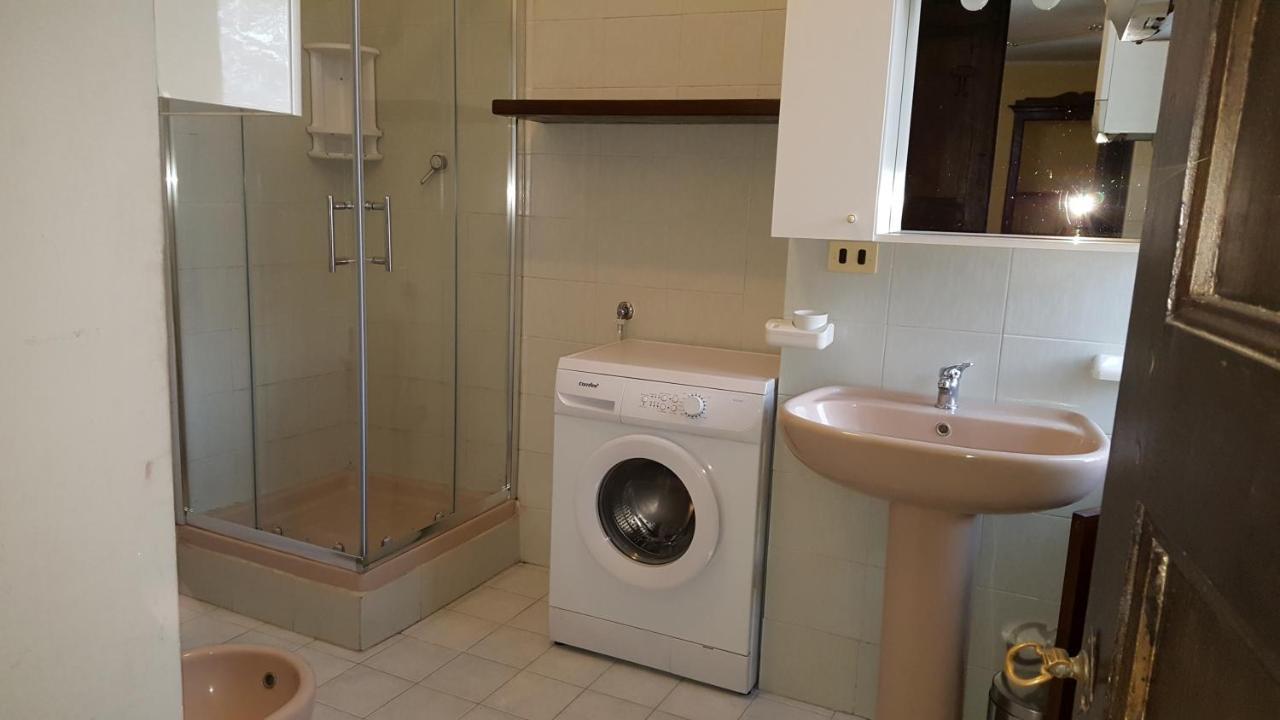 Torres Rojas Apartment Ivrea Bagian luar foto
