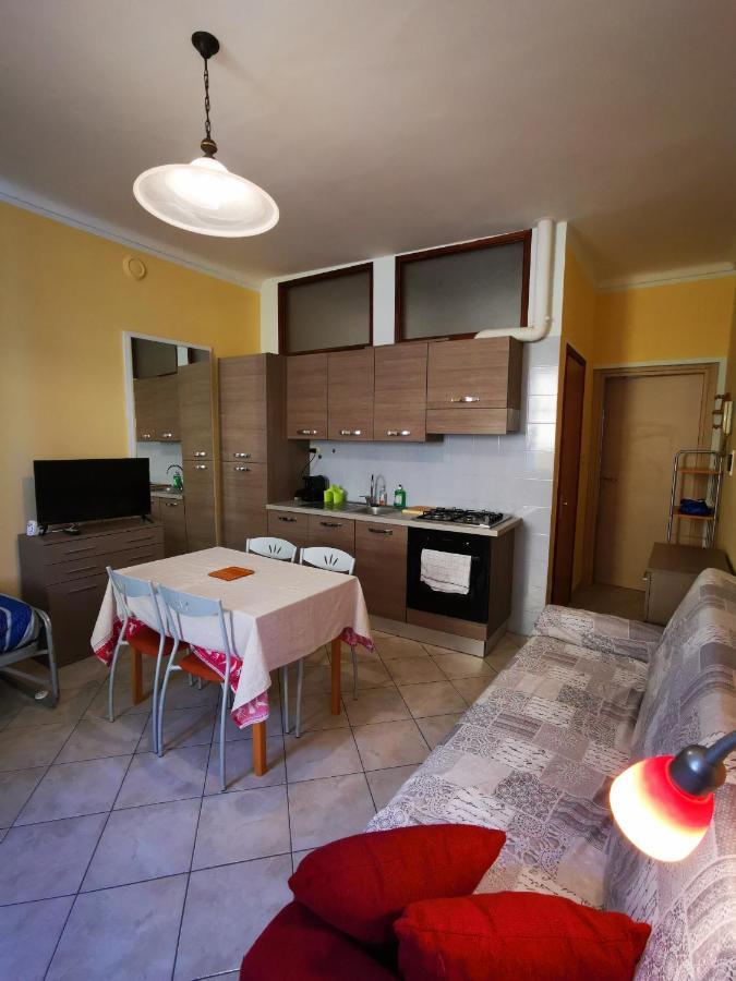 Torres Rojas Apartment Ivrea Bagian luar foto