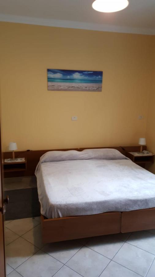 Torres Rojas Apartment Ivrea Bagian luar foto