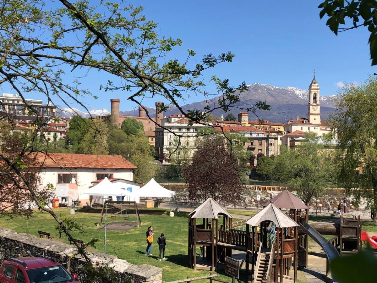 Torres Rojas Apartment Ivrea Bagian luar foto