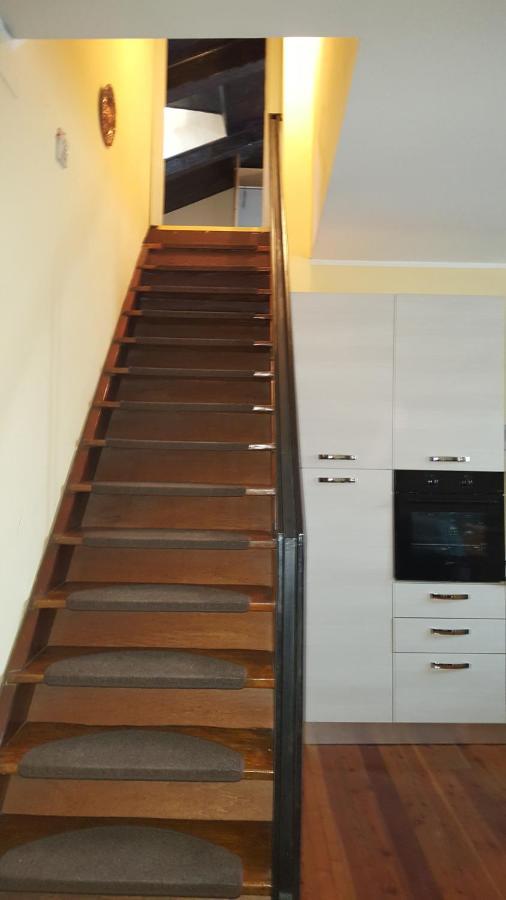 Torres Rojas Apartment Ivrea Bagian luar foto