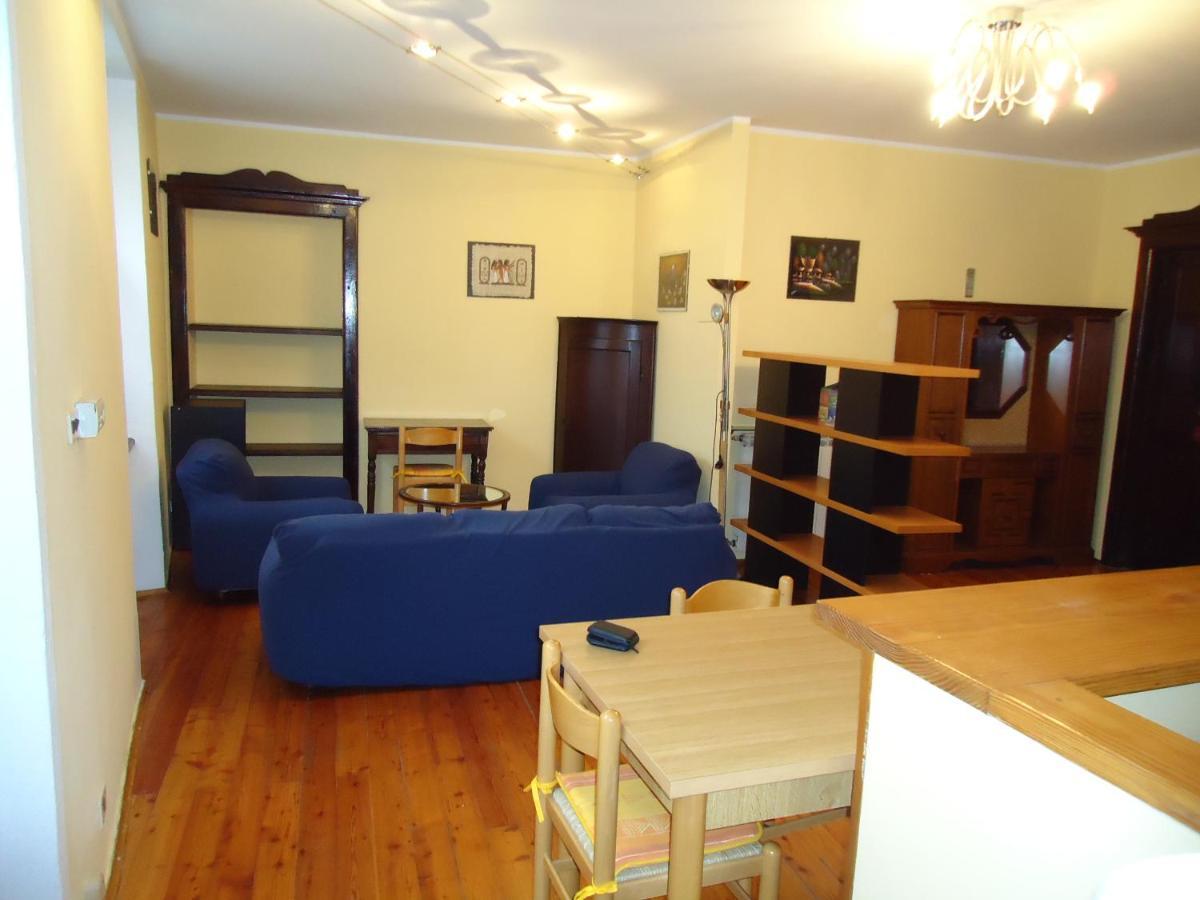 Torres Rojas Apartment Ivrea Bagian luar foto