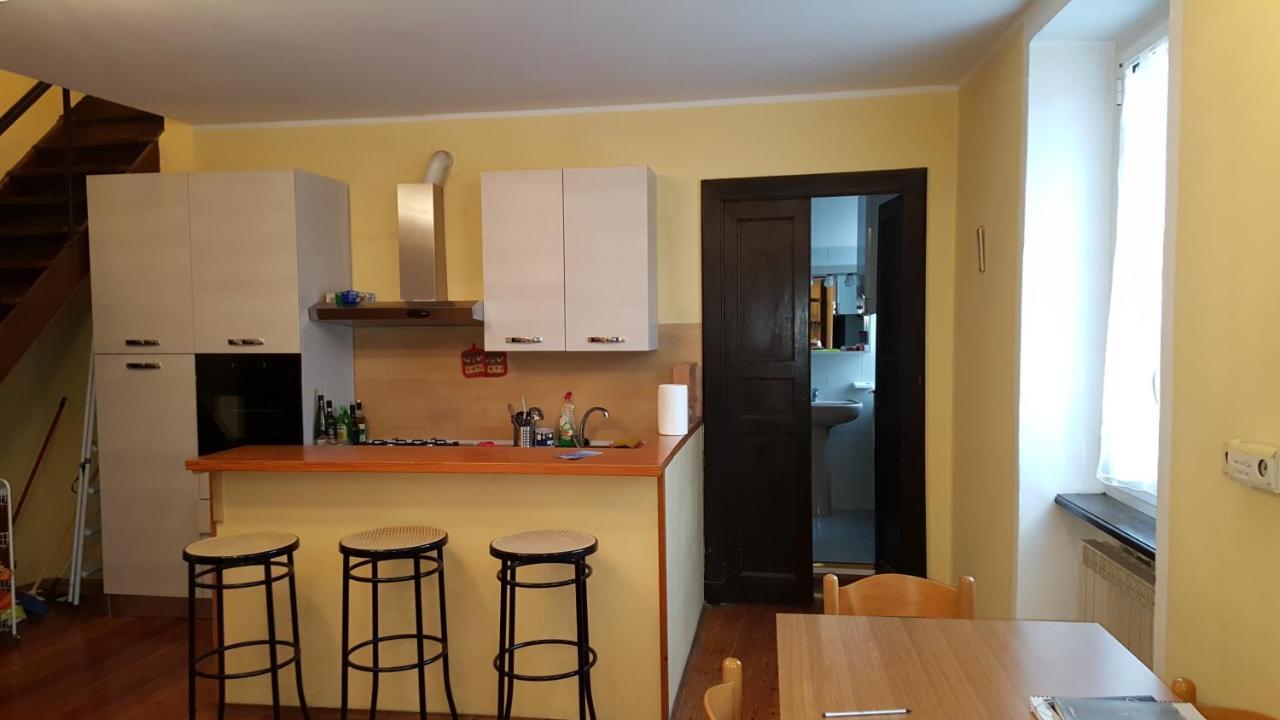 Torres Rojas Apartment Ivrea Bagian luar foto