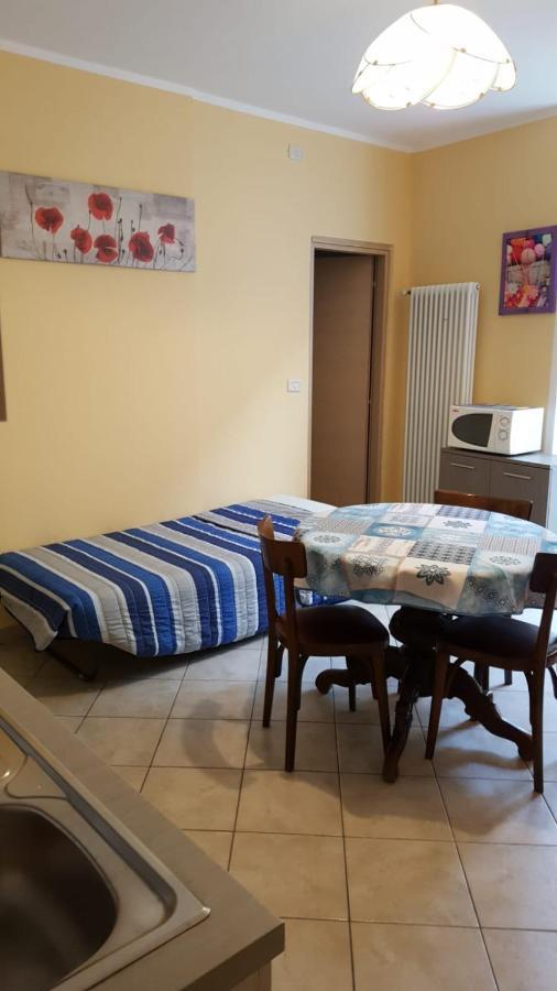 Torres Rojas Apartment Ivrea Bagian luar foto