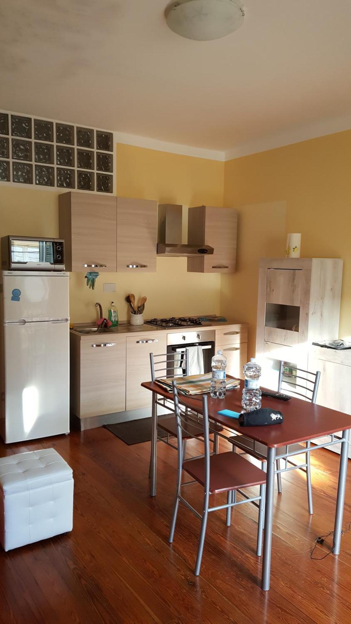 Torres Rojas Apartment Ivrea Bagian luar foto