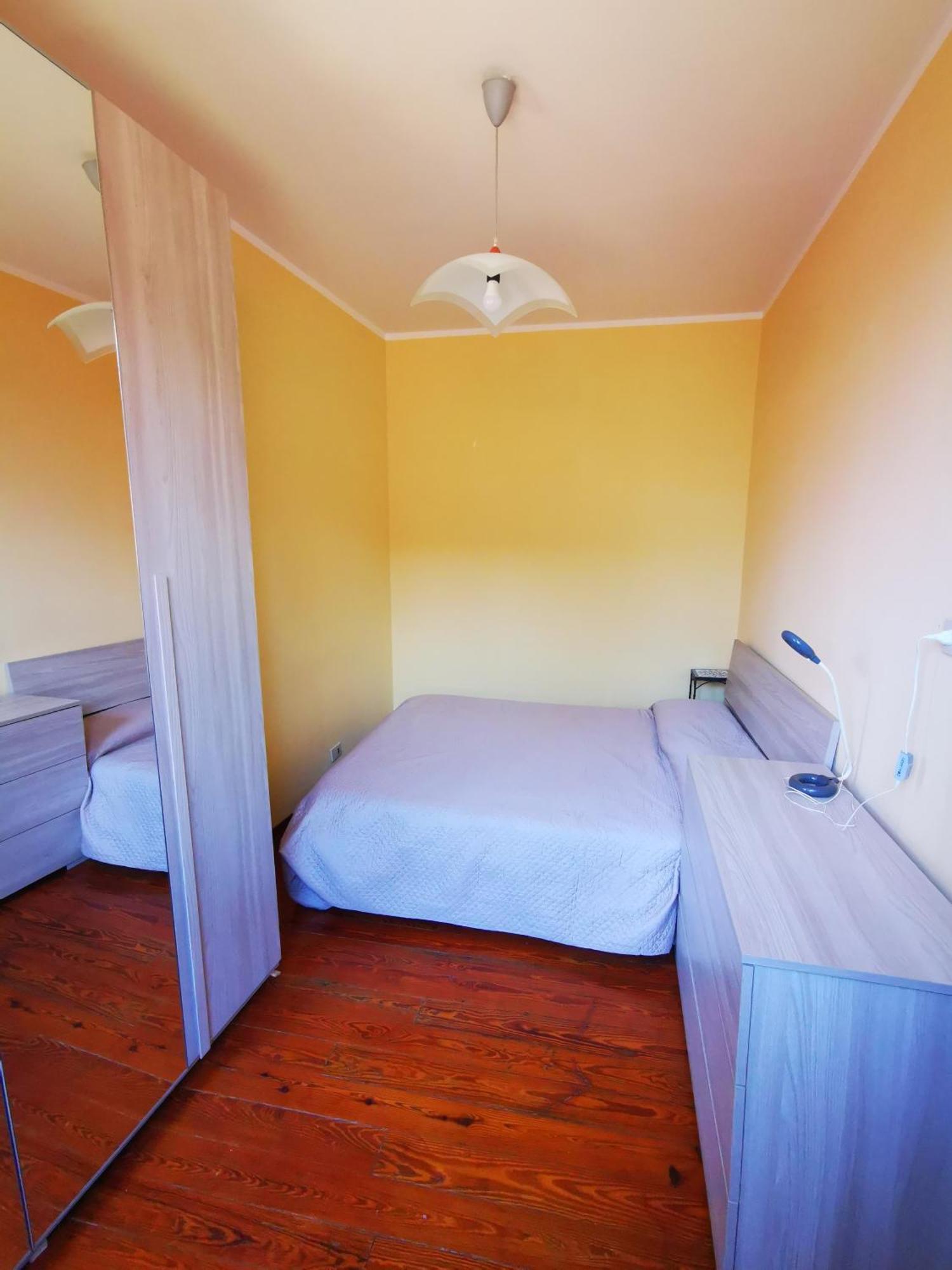 Torres Rojas Apartment Ivrea Bagian luar foto