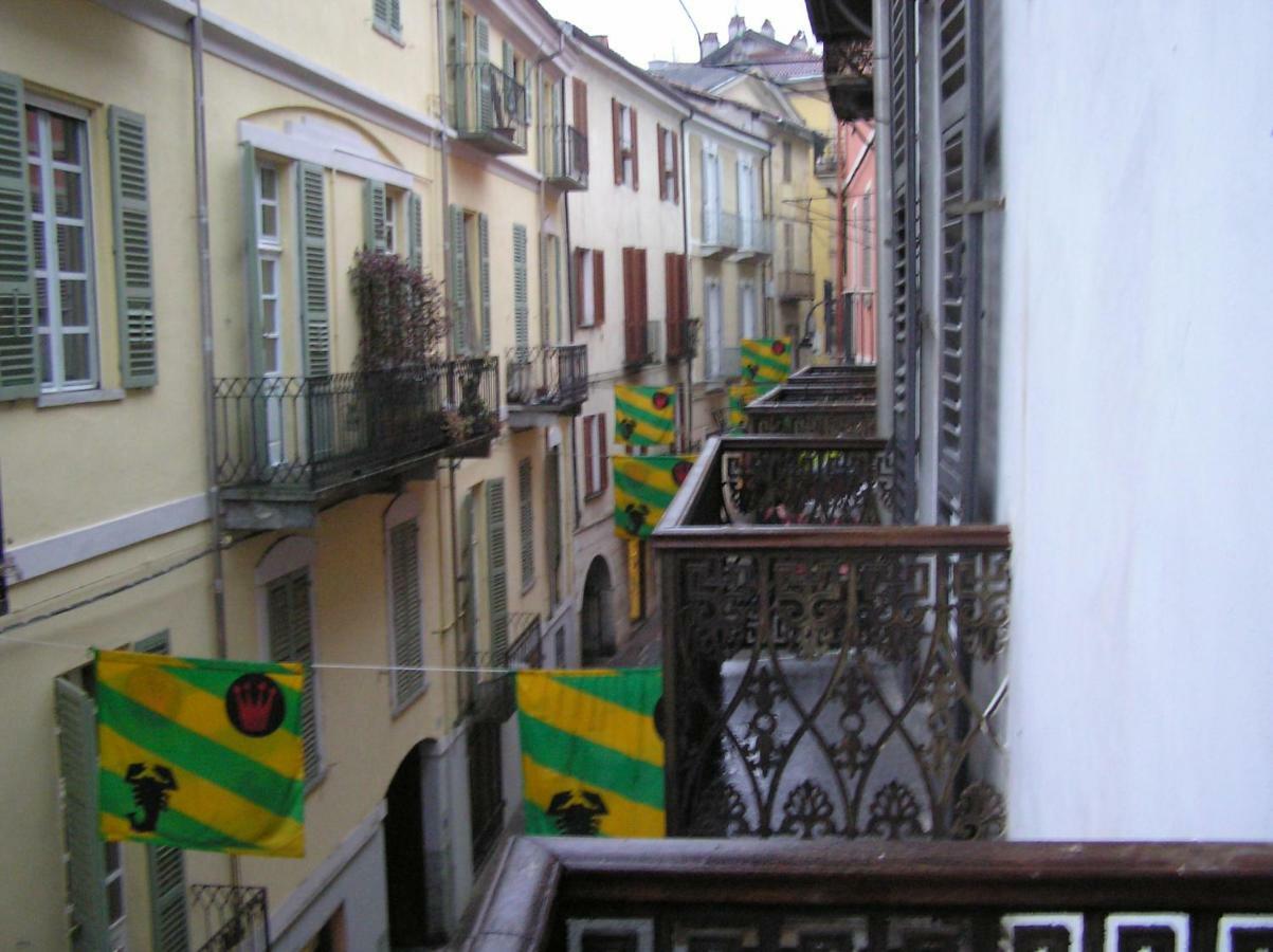 Torres Rojas Apartment Ivrea Bagian luar foto