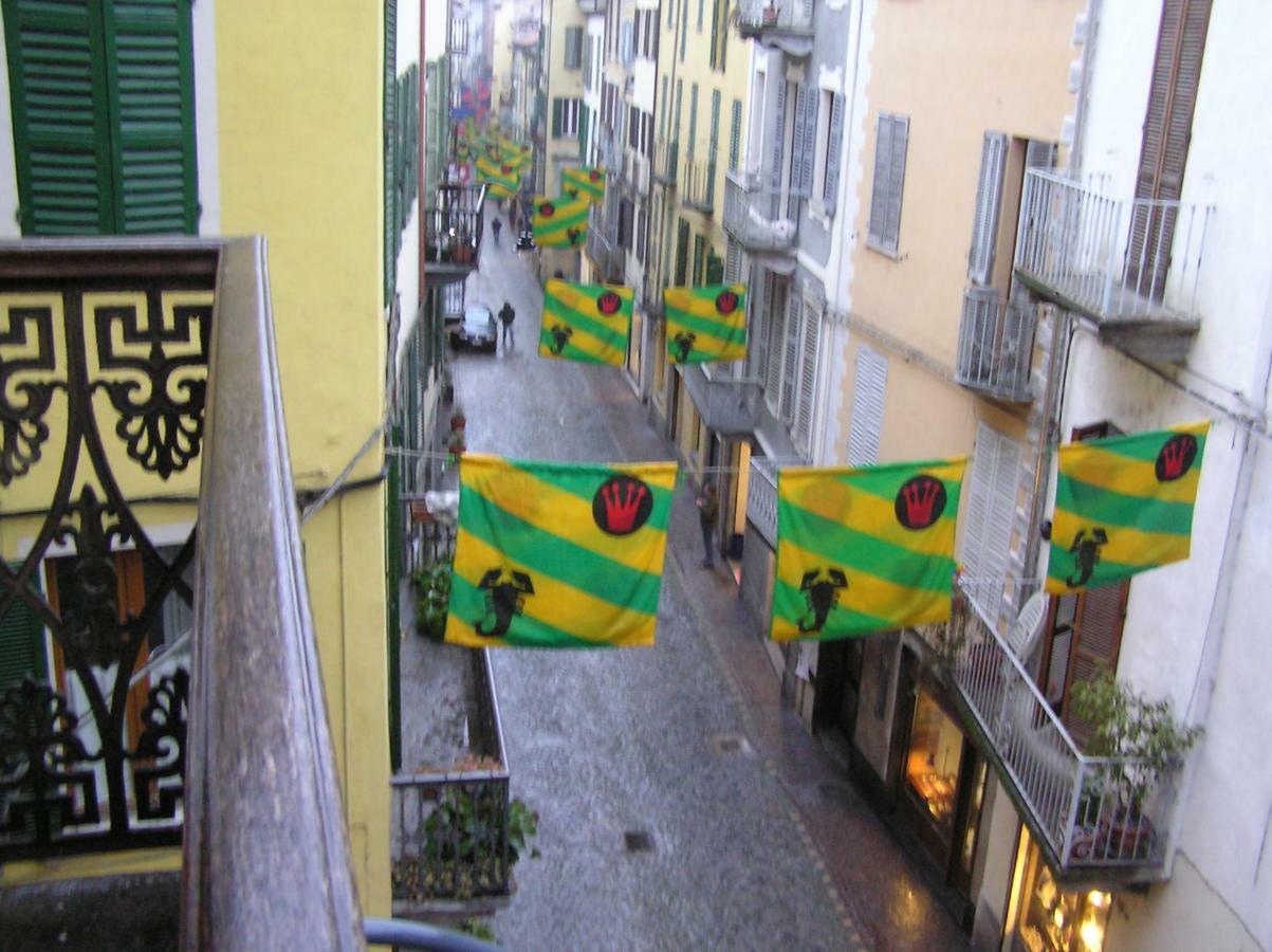 Torres Rojas Apartment Ivrea Bagian luar foto