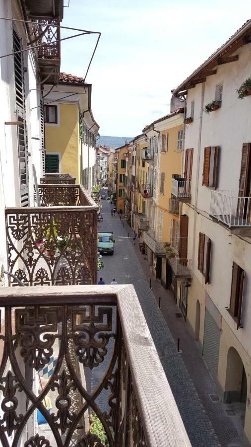 Torres Rojas Apartment Ivrea Bagian luar foto