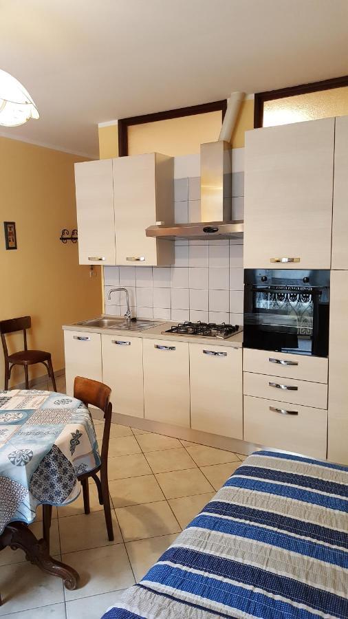 Torres Rojas Apartment Ivrea Bagian luar foto