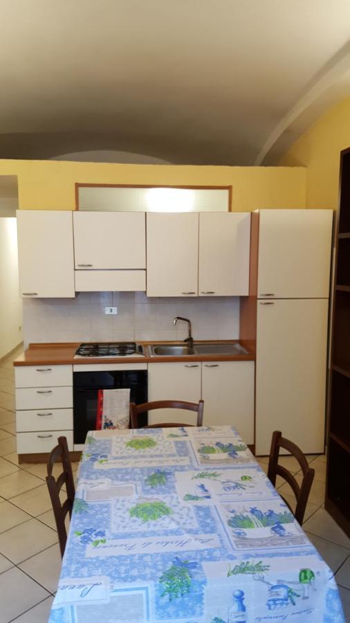 Torres Rojas Apartment Ivrea Bagian luar foto