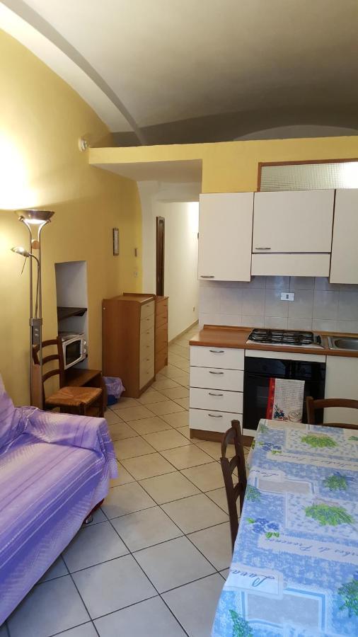 Torres Rojas Apartment Ivrea Bagian luar foto
